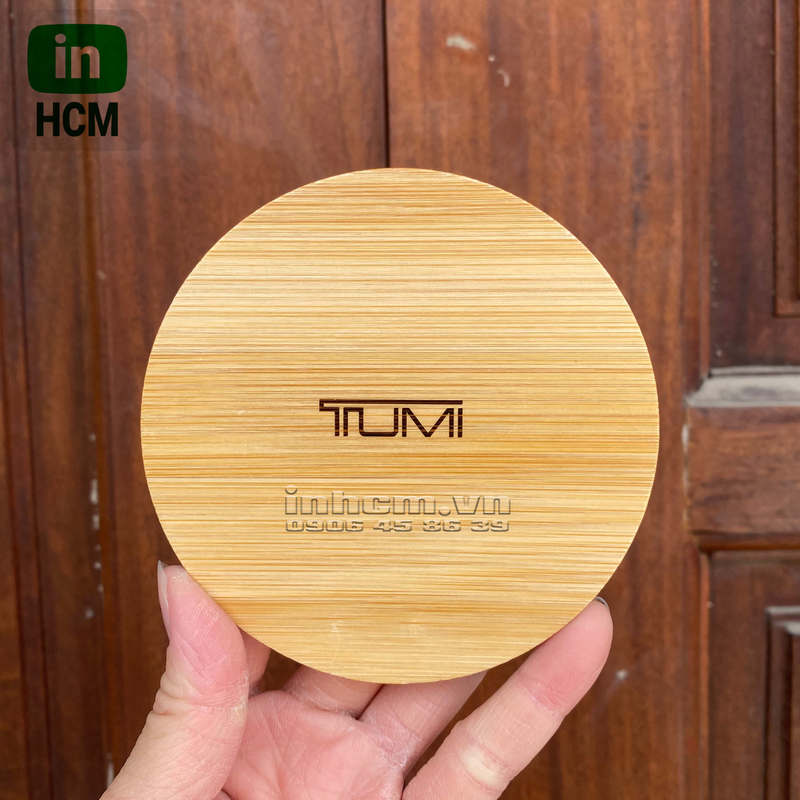 Khắc hình thương hiệu tumi lên gỗ