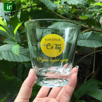 In logo lên ly thủy tinh loe đựng sữa chua