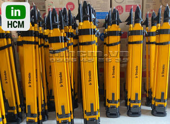 in logo thương hiệu lên chân mia