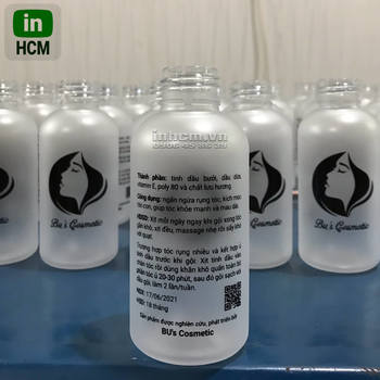 In thông tin sản phẩm lên chai đựng tinh dầu bưởi
