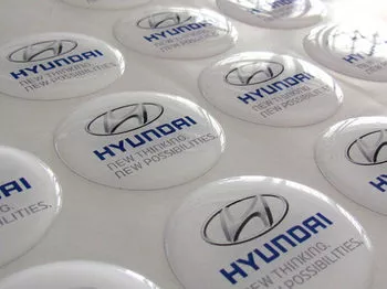 tem logo nổi